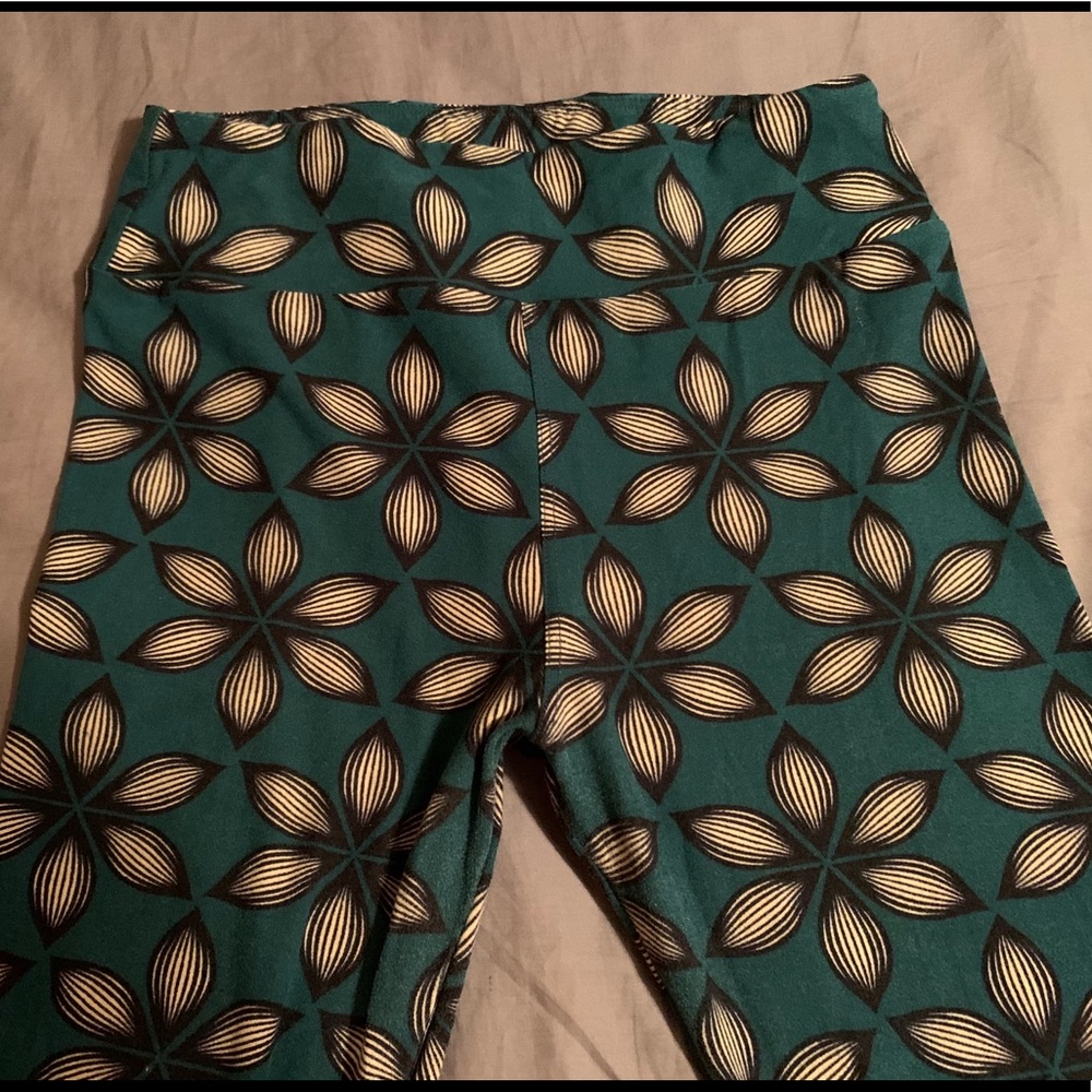 LulaRoe Forest green floral leggings OS one size